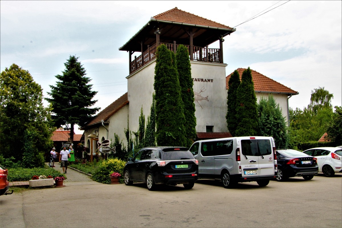 A kocsma hivatal Siraly Galeria