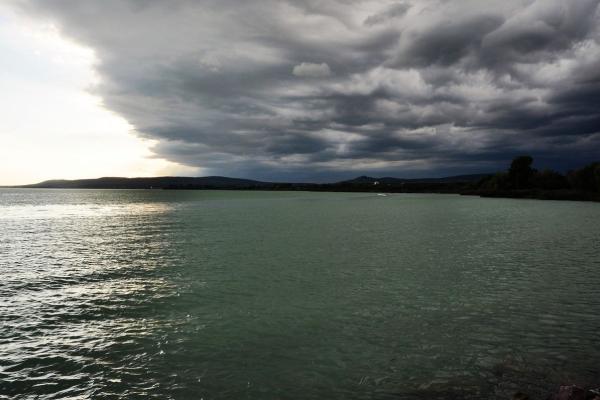 Jön a vihar Szepezd felől