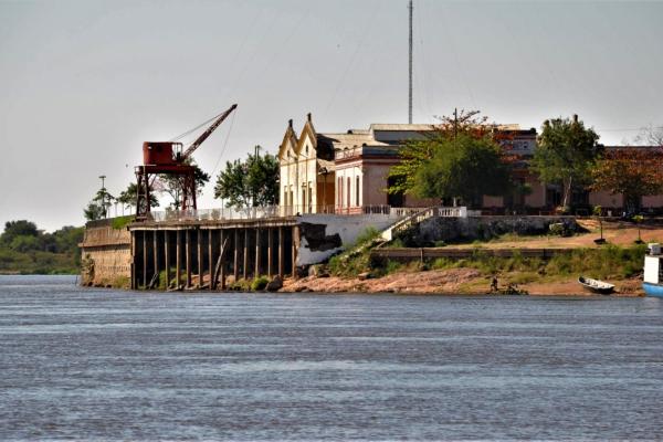 12.  Leapadt a víz a kikötőben 